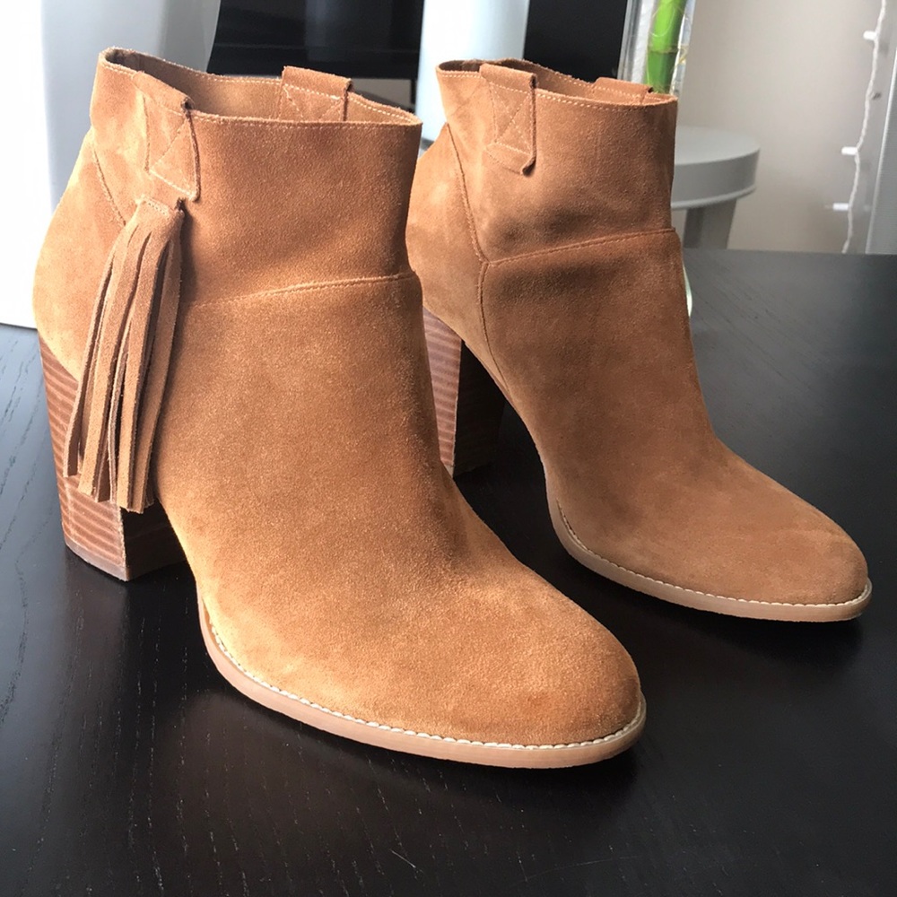 Anthropologie Crown Vintage Camel Tassel  Booties